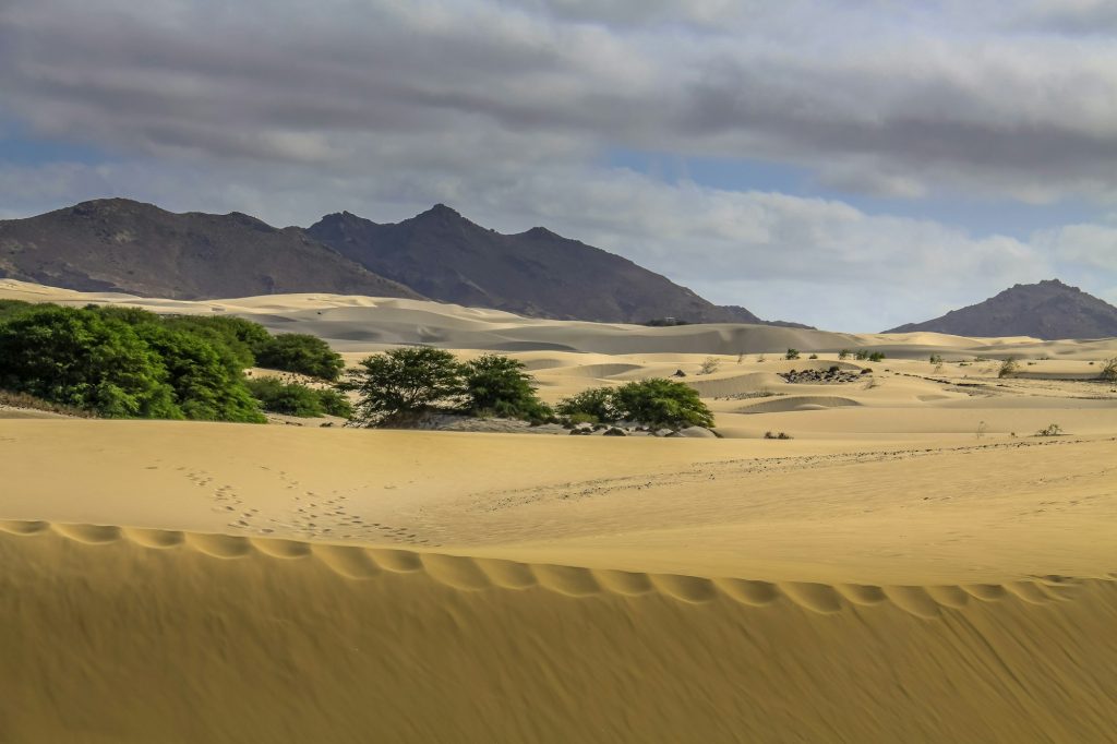 Terreno e montanhas em Cabo Verde