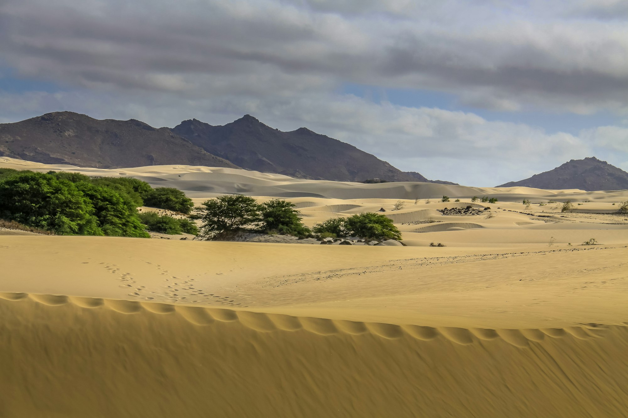 Terreno e montanhas em Cabo Verde